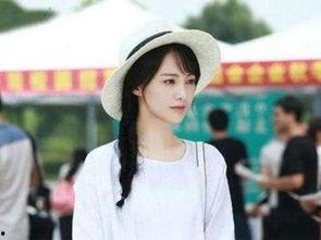 郑爽新恋情照片,甜蜜同框，神秘男友引热议！”